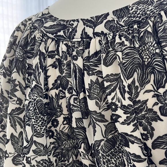 V-neck chiffon dress - Picture 3 of 16